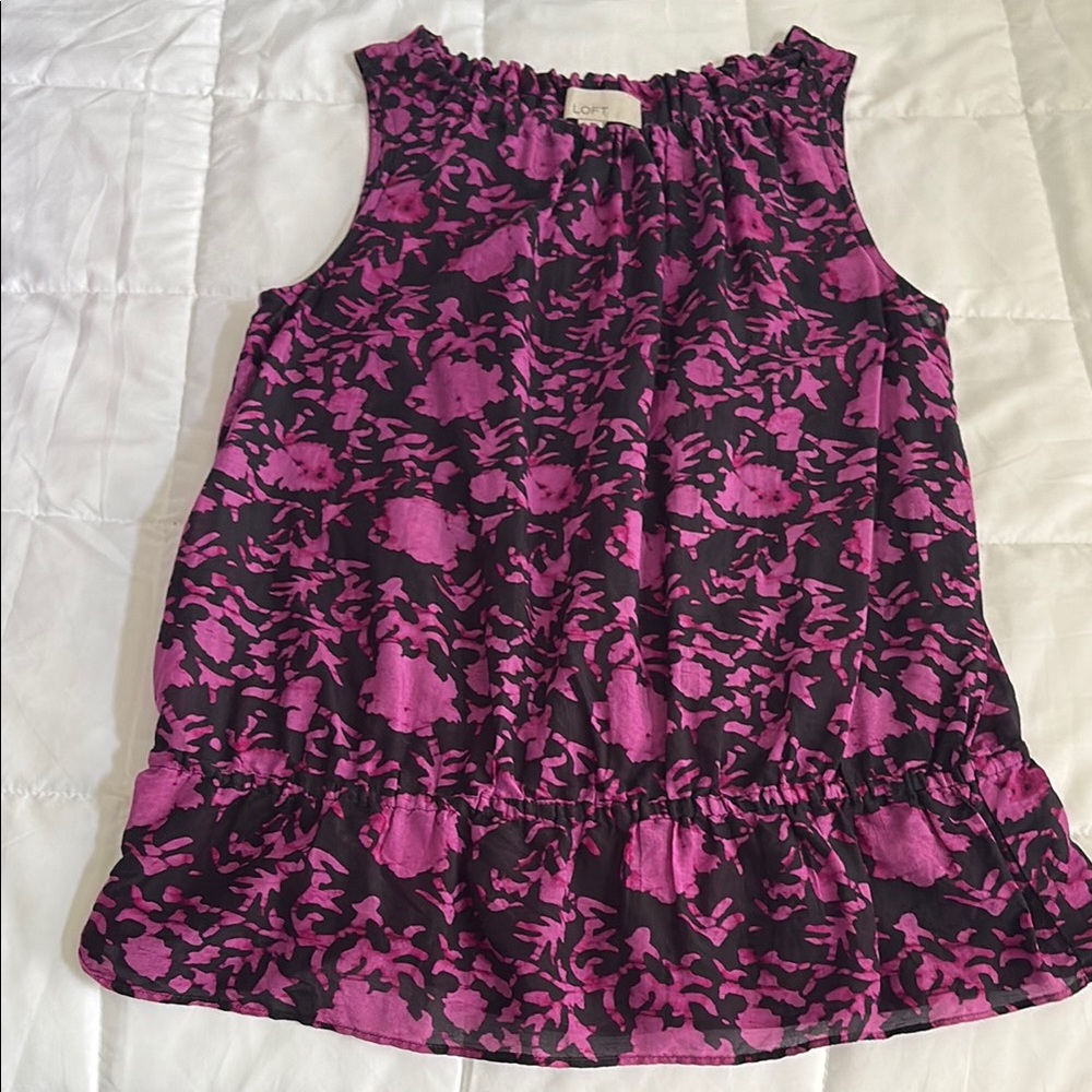NWOT LOFT Women's Black‎ and Pink Floral Blouse S length 26 inches
